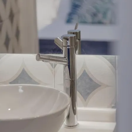 Bairro Alto Chic Oasis דירה